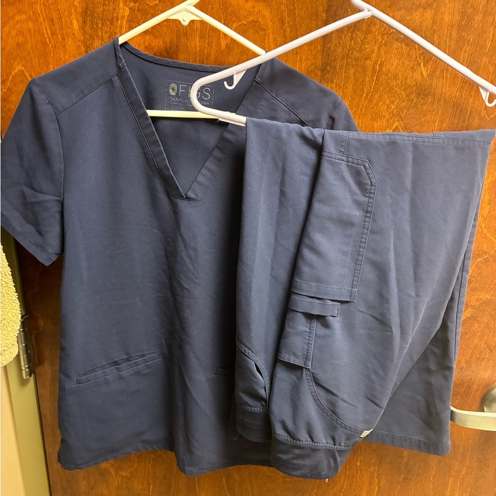 Figs Navy Kade Tall Cargo Scrub Pants and Casma three pocket scrub top - Size S